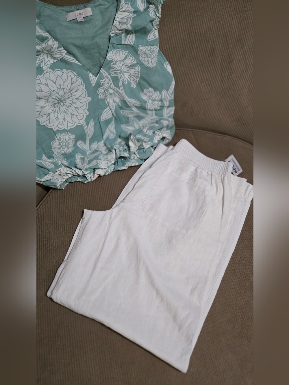 Old Navy White Linen Blend Elastic Waist Pants With A Loft Medium Top